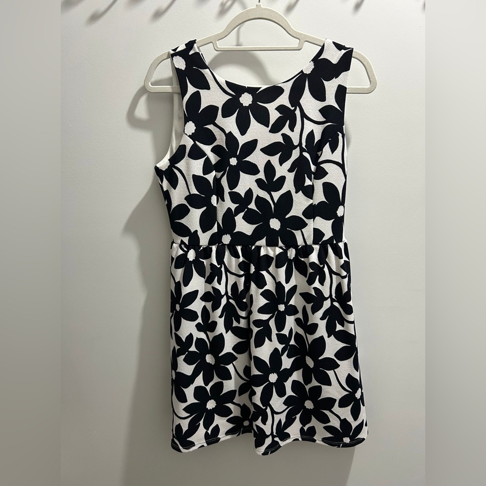 Freeway black and white floral print dress size M